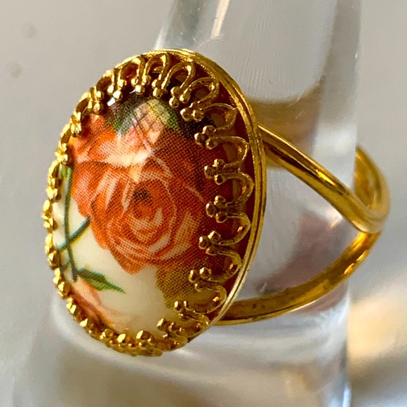 Ring Rose porcelain - Picture 3 of 12